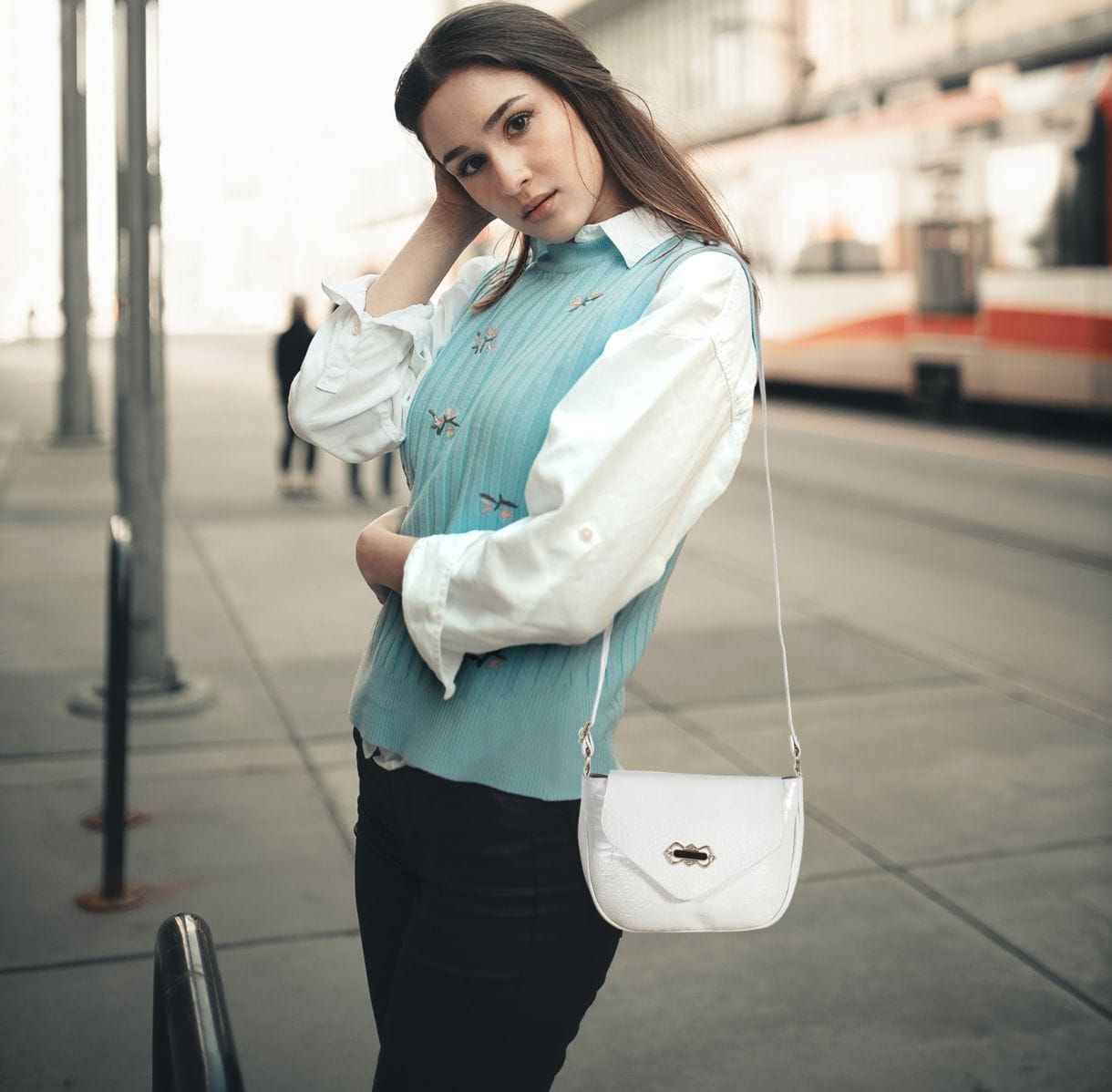 STROVIA Luxe Croco-Textured Sling Bag